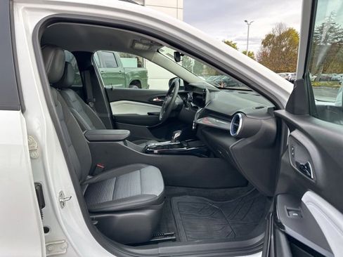 Used 2024 Chevrolet Trax LT image 14