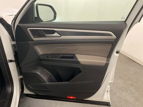 Used 2021 Volkswagen Atlas Cross Sport SEL Premium image 25