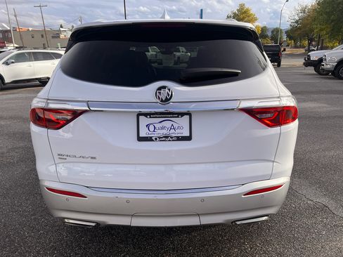 Used 2024 Buick Enclave Premium image 3