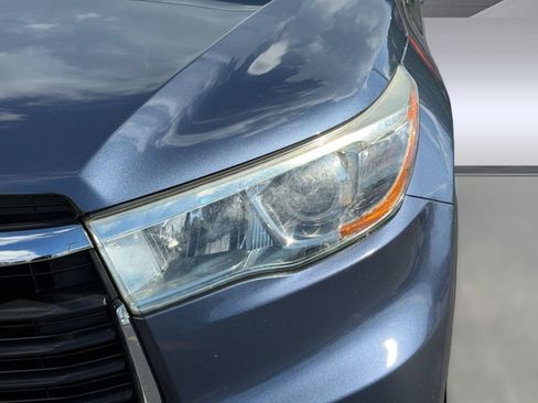 Used 2015 Toyota Highlander LE FWD image 12
