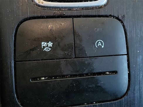 Used 2021 Ford Escape SE w/ SE Sport Appearance Package image 17