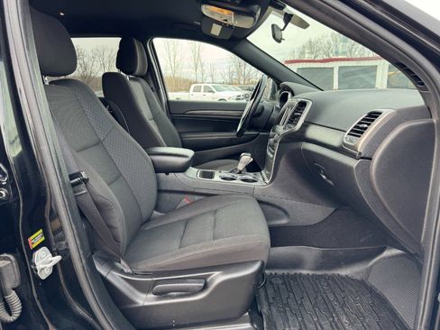 Used 2020 Jeep Grand Cherokee Laredo w/ Security & Convenience Group image 19