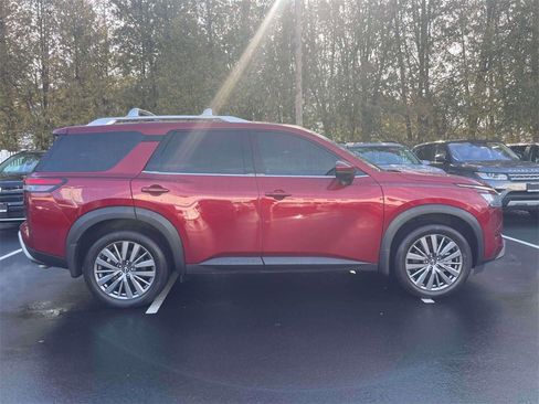 Used 2025 Nissan Pathfinder SL w/ SL Premium Package image 4