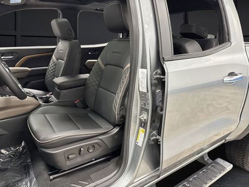 Used 2024 GMC Canyon Denali image 4