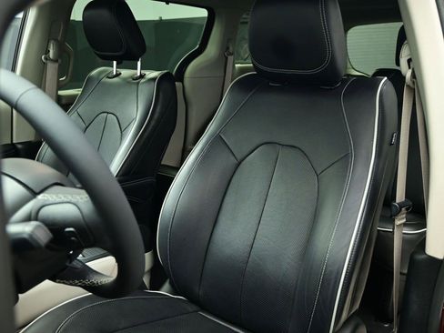 Used 2022 Chrysler Pacifica Limited image 17