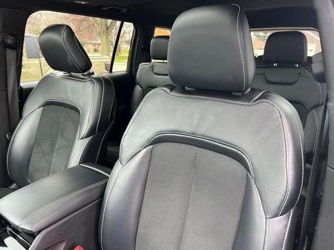 Used 2023 Jeep Grand Cherokee L Laredo image 16