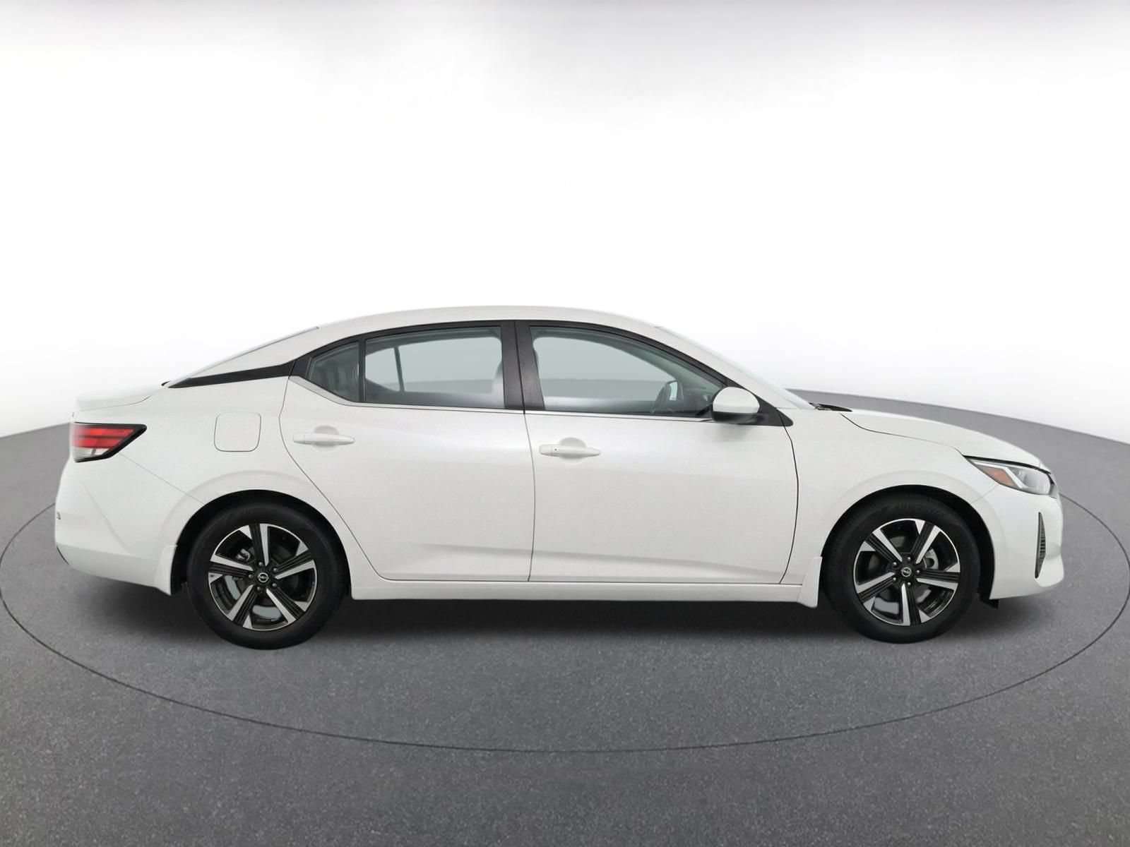 Used 2025 Nissan Sentra SV FWD image 9