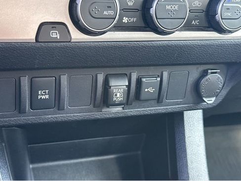 Used 2022 Toyota Tacoma SR5 image 26