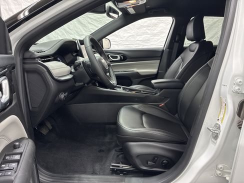 Certified 2025 Jeep Compass Limited AWD/4WD image 15