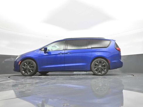 Used 2019 Chrysler Pacifica Touring-L Plus w/ Advanced Safetytec Group FWD image 37