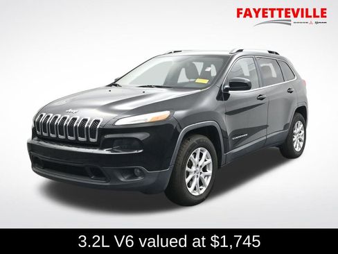 Used 2016 Jeep Cherokee Latitude image 1