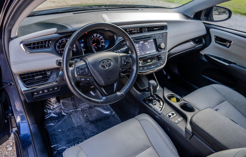 Used 2016 Toyota Avalon Limited w/ Toyota Safety Sense Package FWD image 14