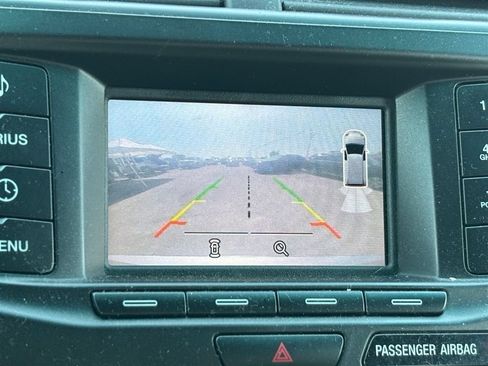 Used 2016 Ford Explorer XLT FWD image 9