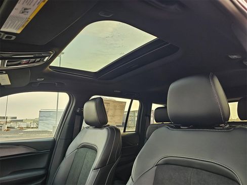 New 2025 Jeep Grand Cherokee Altitude image 27