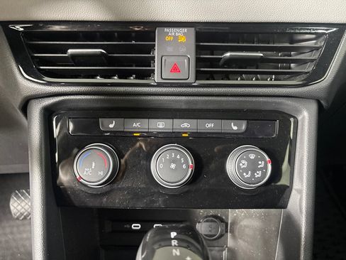 Used 2023 Volkswagen Taos SE w/ Panoramic Sunroof Package FWD image 20