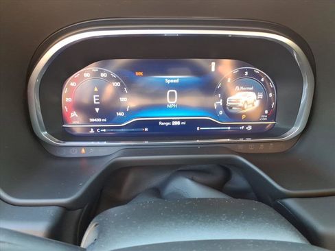 Used 2023 Chevrolet Suburban RST w/ Luxury Package image 19