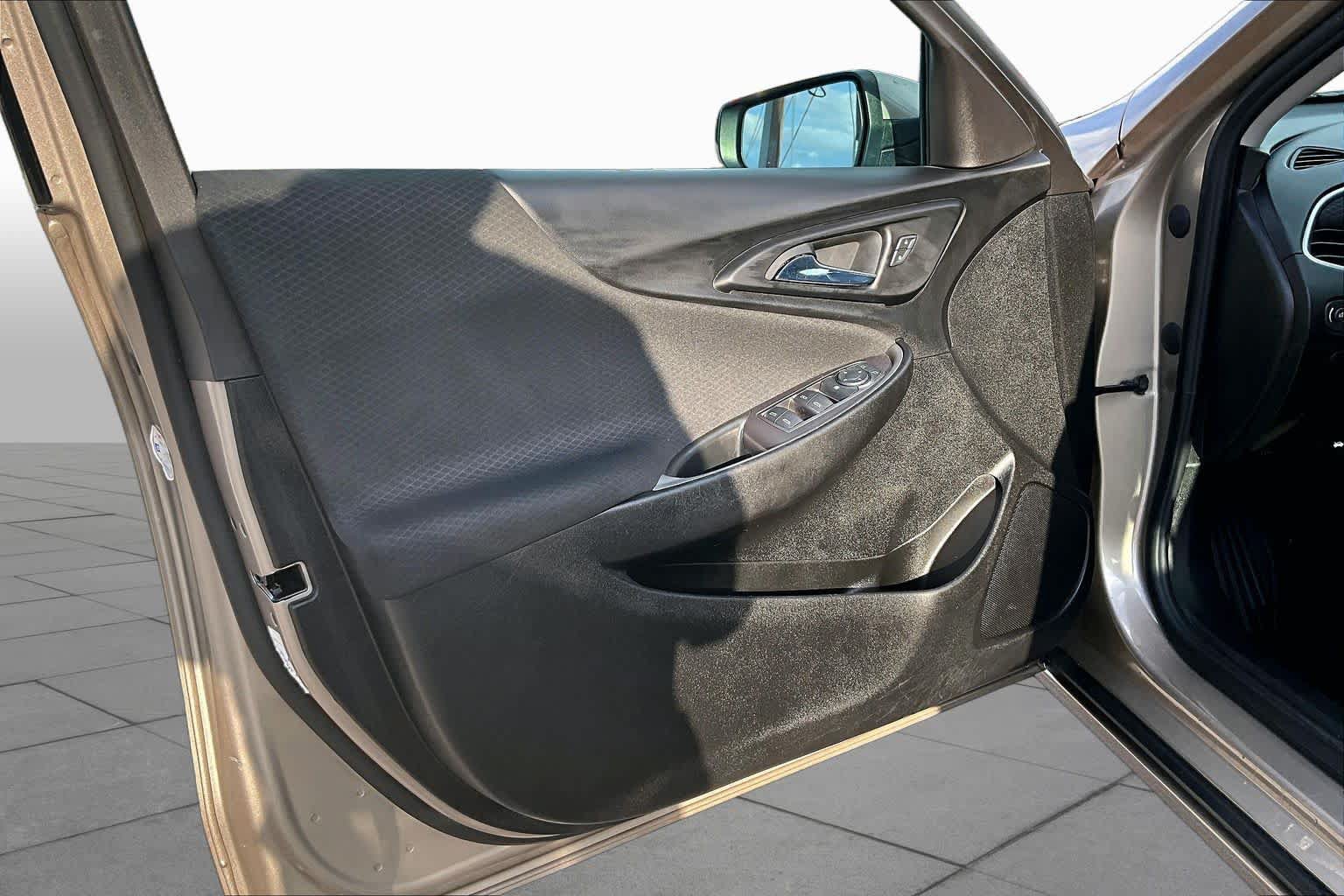 Used 2022 Chevrolet Malibu LT FWD image 22