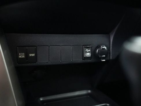 Used 2013 Toyota RAV4 XLE AWD/4WD image 26