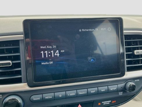 Used 2024 Hyundai Venue Limited FWD image 15