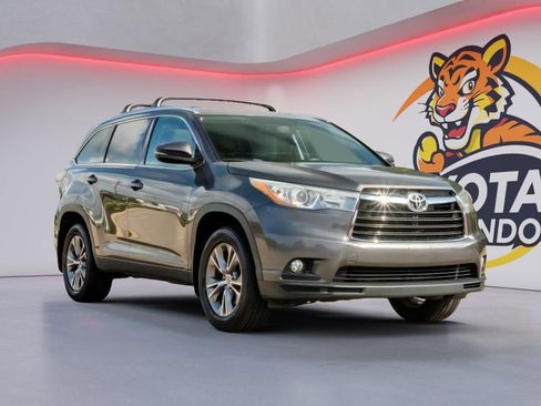Used 2015 Toyota Highlander XLE AWD/4WD image 3