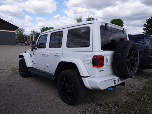 Used 2021 Jeep Wrangler Unlimited Sahara AWD/4WD image 5