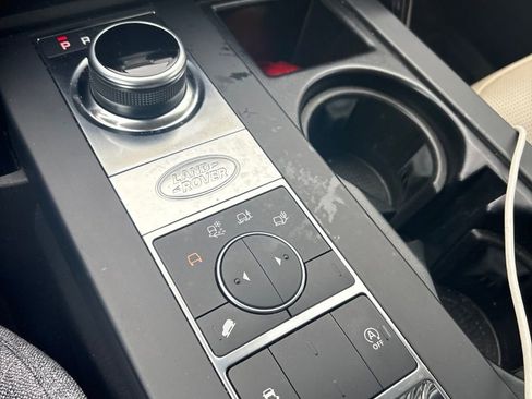 Used 2019 Land Rover Discovery SE AWD/4WD image 10