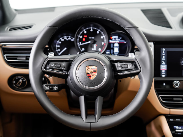 Certified 2026 Porsche Macan AWD/4WD image 12