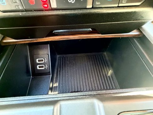 Used 2020 Ford F150 Lariat image 28