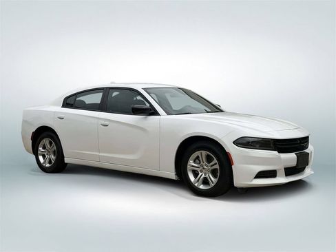 Used 2023 Dodge Charger SXT RWD image 2