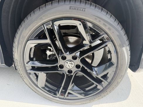 New 2026 Volkswagen Tiguan SE R-Line FWD image 29