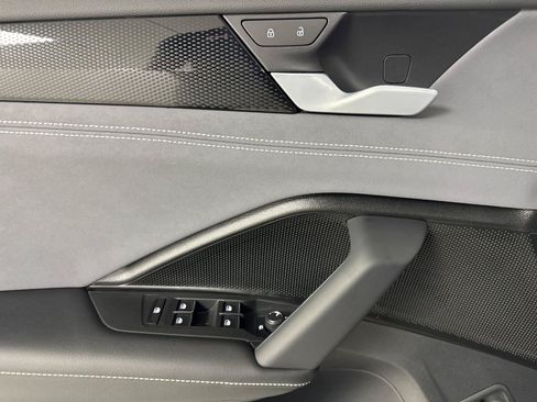 New 2026 Volkswagen Tiguan SE R-Line FWD image 10