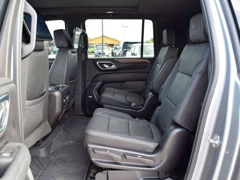 Used 2023 Chevrolet Suburban Z71 w/ Off-Road Capability Package AWD/4WD image 18