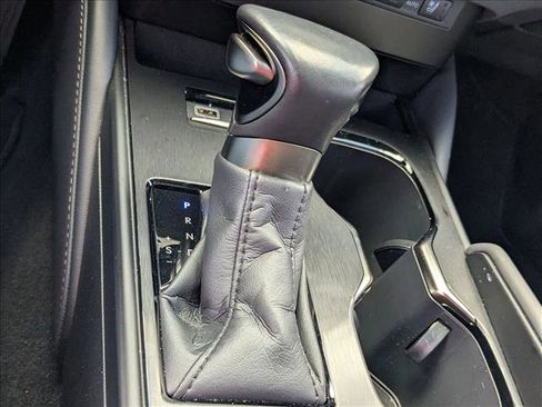 Used 2025 Lexus ES 300h w/ Premium Package image 7