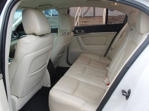 Used 2010 Lincoln MKS FWD image 19