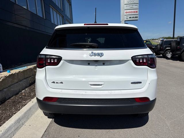 Used 2024 Jeep Compass Latitude AWD/4WD image 3