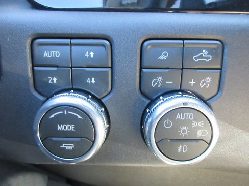 New 2026 GMC Sierra 1500 SLT w/ SLT Convenience Package image 17