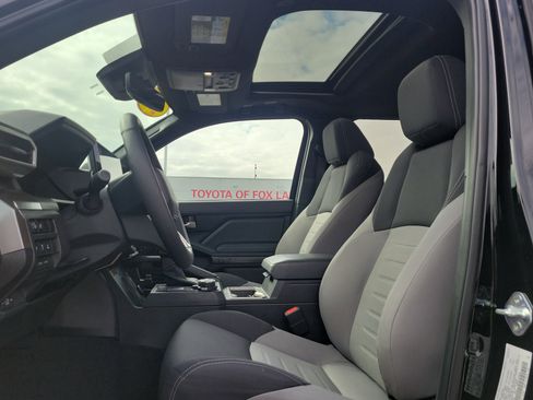 Used 2024 Toyota Tacoma TRD Off-Road w/ TRD Off Road Upgrade Package image 17