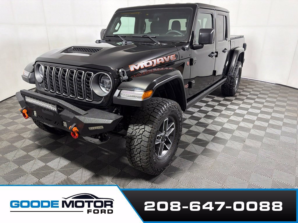 Used 2025 Jeep Gladiator Mojave w/ Convenience Group AWD/4WD image 4