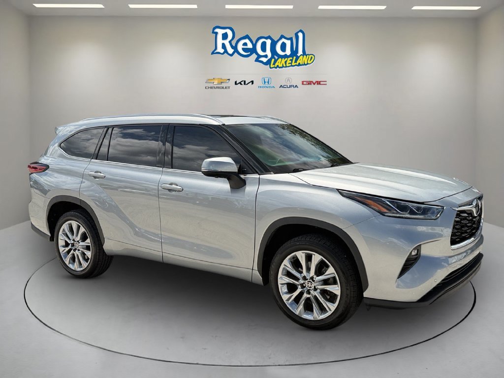 Used 2023 Toyota Highlander Limited FWD image 1
