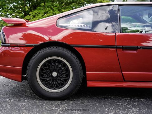 Used 1988 Pontiac Fiero GT RWD image 10