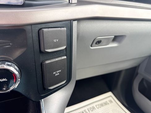 Used 2025 Ford F150 Lightning XLT image 30