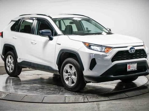 Used 2021 Toyota RAV4 LE w/ Carpet Mat Package (TMS) image 5