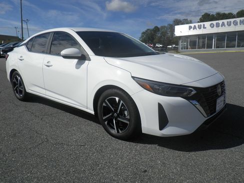 Used 2025 Nissan Sentra SV image 1