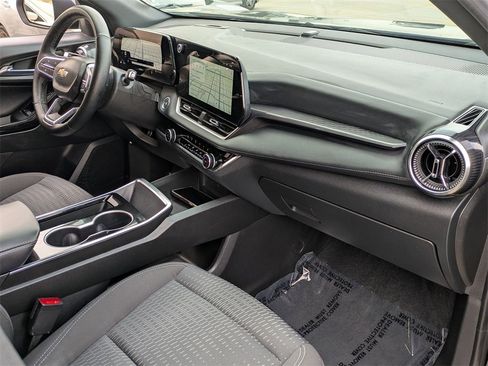 Used 2025 Chevrolet Equinox LT image 29