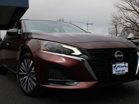 Used 2025 Nissan Altima 2.5 SV image 6