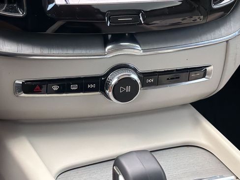 Used 2024 Volvo XC60 B5 Plus w/ Protection Package Premier AWD/4WD image 15