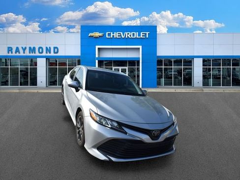 Used 2018 Toyota Camry LE FWD image 9