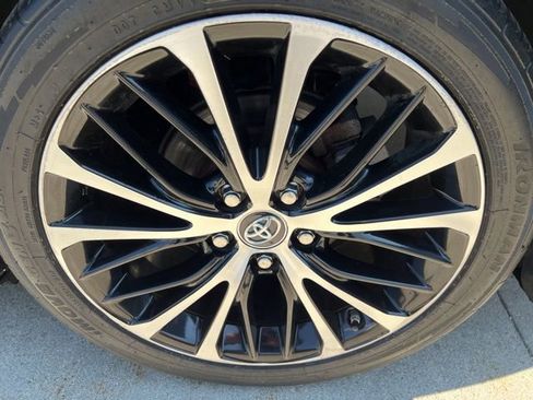 Used 2019 Toyota Camry SE w/ Convenience Package image 10