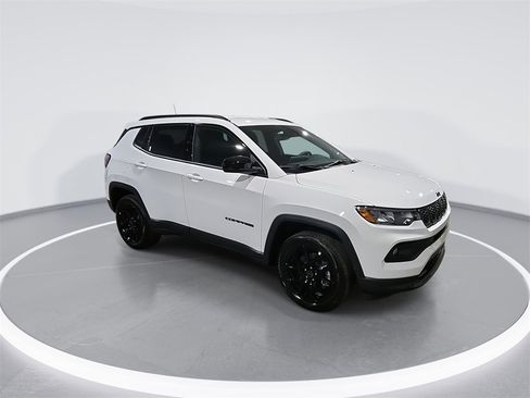 New 2026 Jeep Compass Latitude image 2