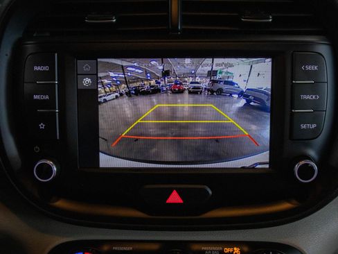 Used 2025 Kia Soul LX w/ LX Technology Package FWD image 6